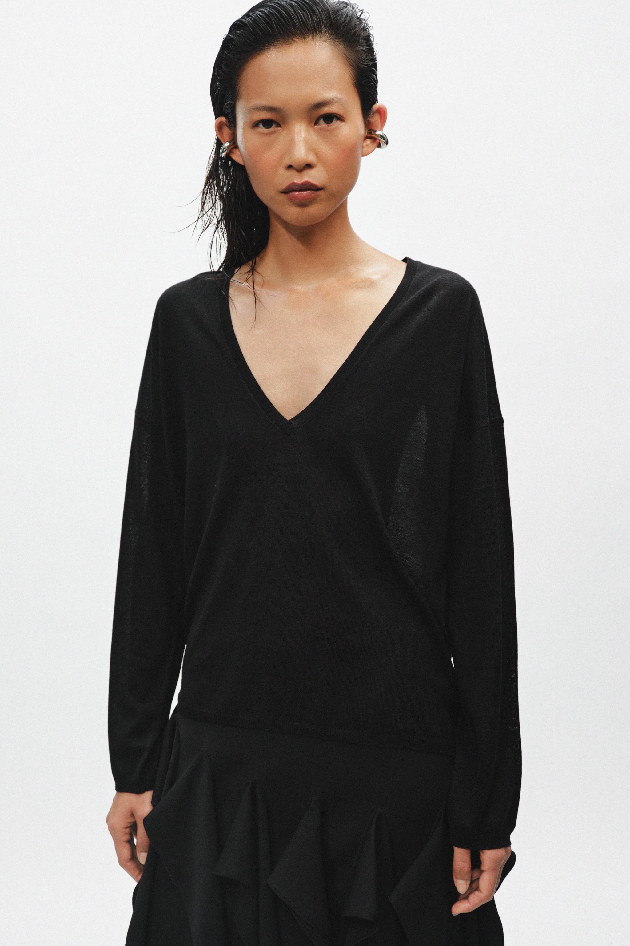 PULL EN MAILLE FINE À COL V